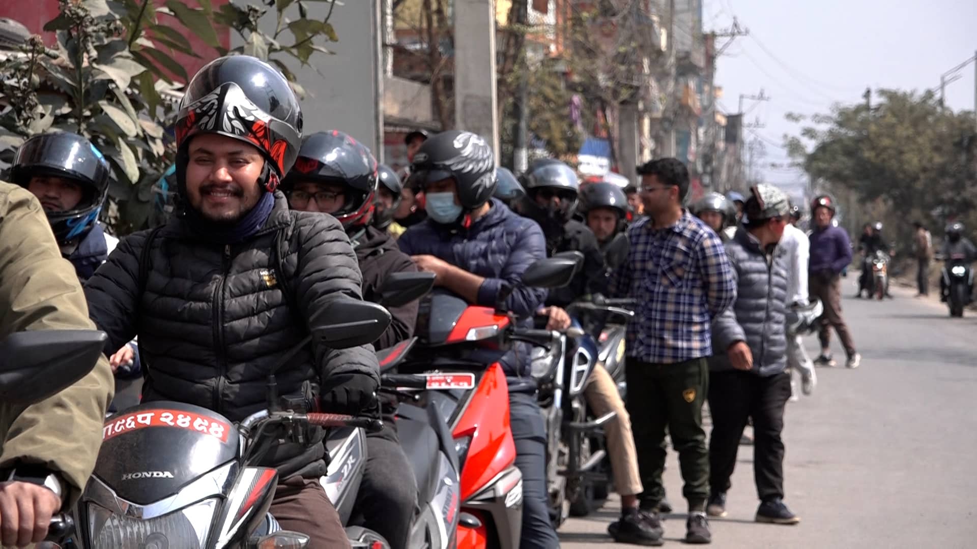 इरानमा तनाव, नेपालमा प्रभावः पेट्रोल पम्पहरुमा लामो लाइन