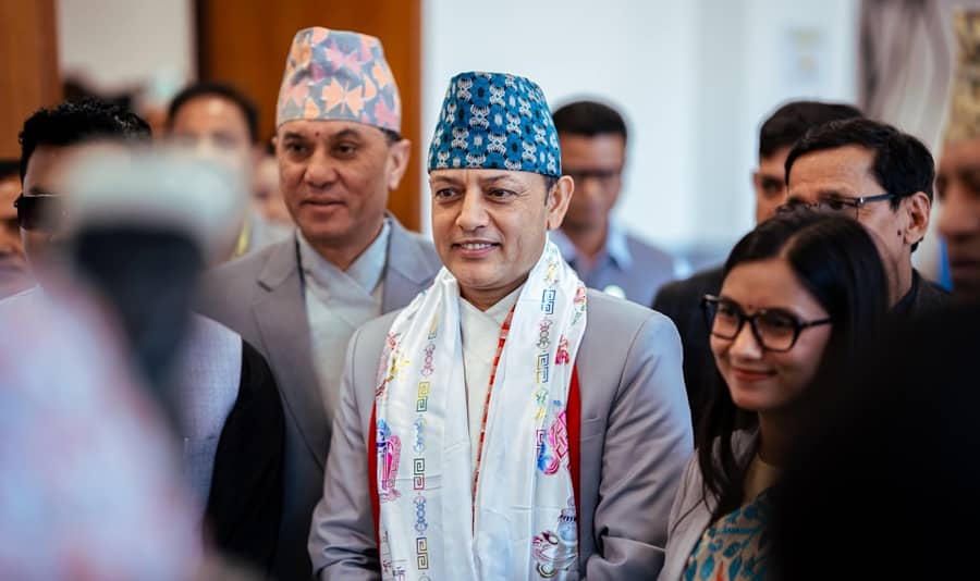 सिंह दरवारभित्रै पुगेर सभामुखको गाडीलाई चिट काटेपछि...