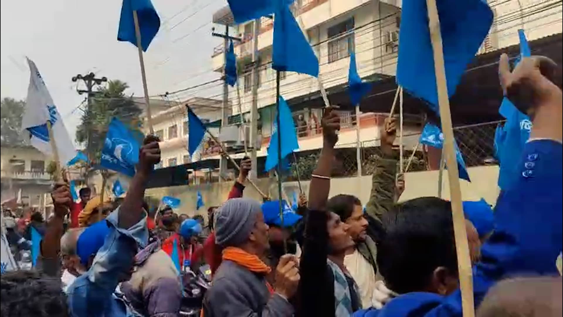 रौतहट १ मा पूर्वप्रधानमन्त्री नेपाल र एमालेका गुप्तासहितका उम्मेदवारद्वारा मनोनयन दर्ता