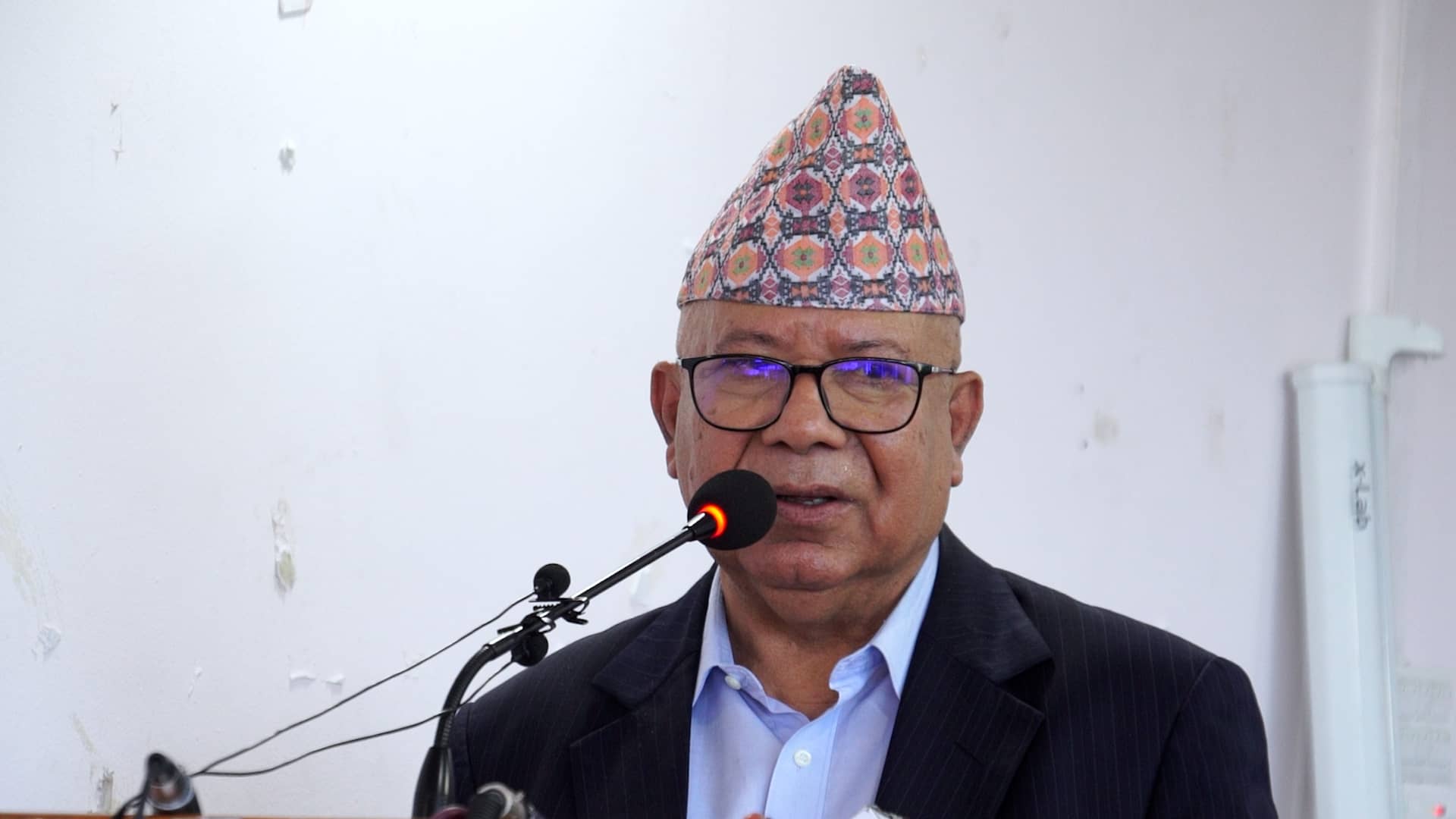 पूर्वप्रधानमन्त्री माधव नेपाल विरुद्धको उजुरी प्रमाण नपुगेको भन्दै दरपीठ
