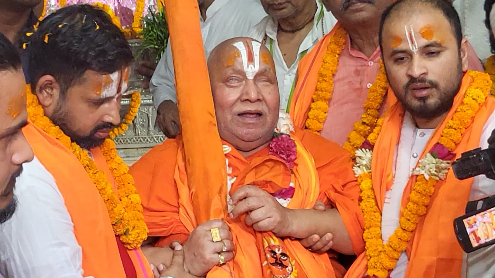 भारतप्रति प्रधानमन्त्री बालेनको दृष्ट ठिक छैन् : स्वामी रामभद्राचार्य